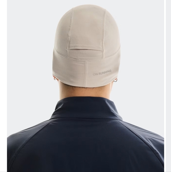 On Running Core Beanie - Picture 2 of 8